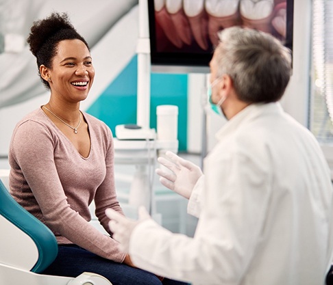 woman talking to cosmetic dentist in Mankato 